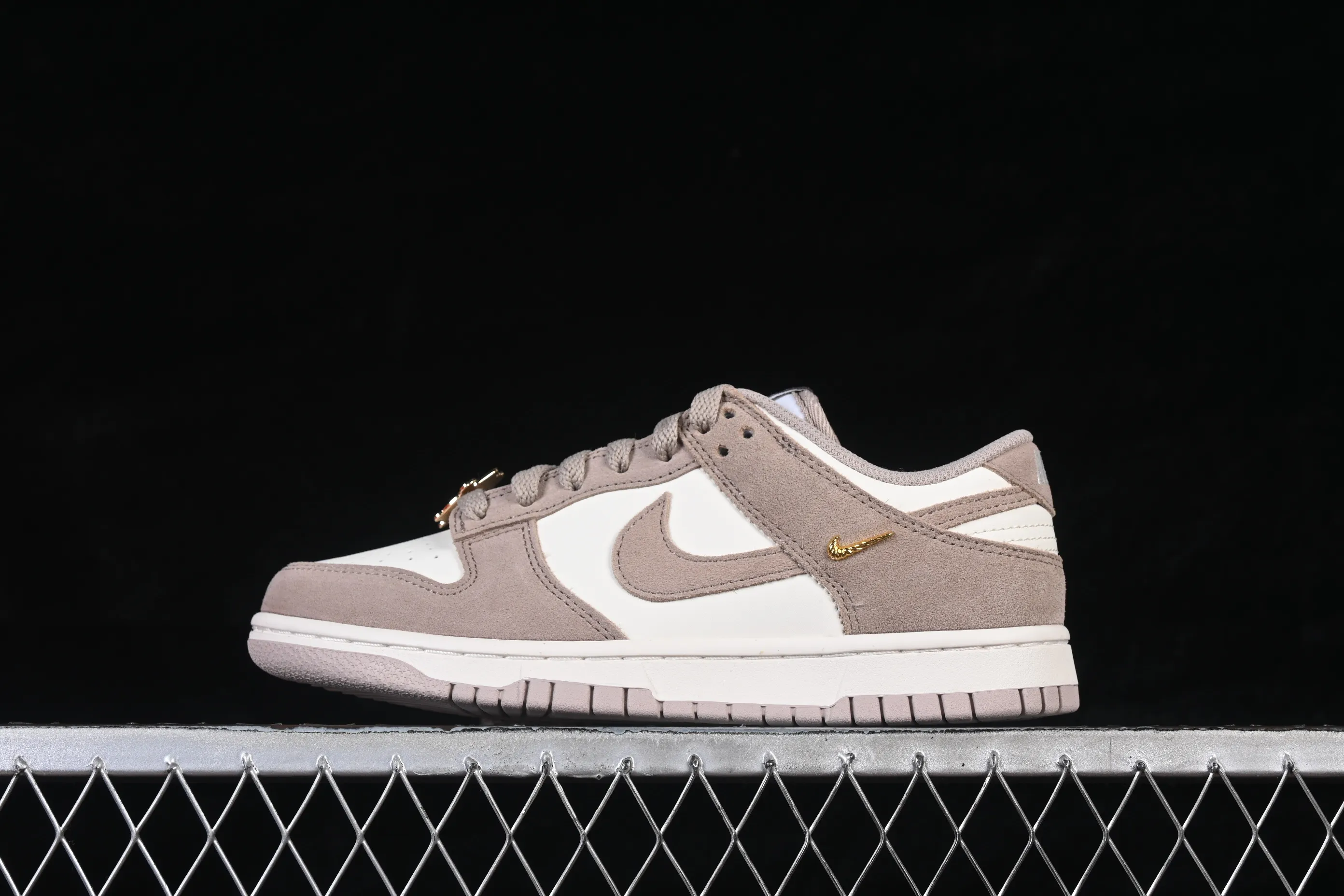 All Categories Nk SB Dunk Series Nk SB Dunk Low Low-top sneakers Nike SB Dunk Low Year of the Horse Gray White Low-top casual sneakers IB4417-105
